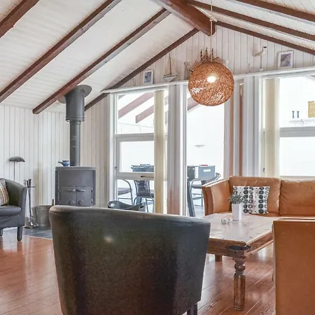 Hébergement de vacances Awesome In Hvide Sande With Sauna Bjerregård