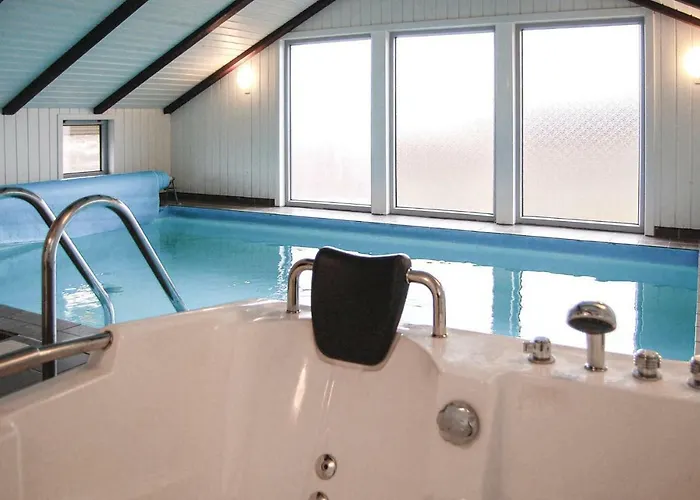 度假居 Awesome In Hvide Sande With Sauna *
