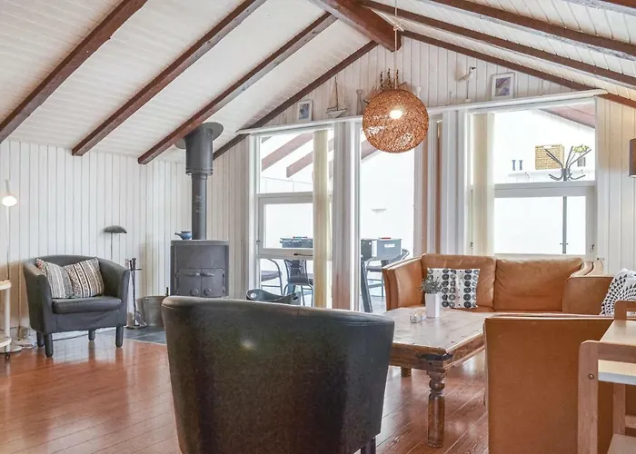 度假居 Awesome In Hvide Sande With Sauna Bjerregård